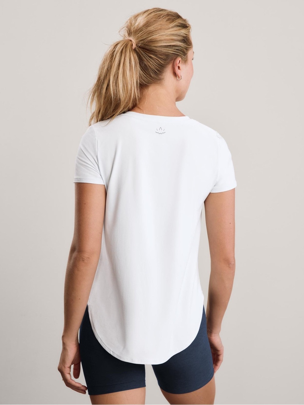 Beyond Yoga White Short Sleeve Scoop-Hem Tee